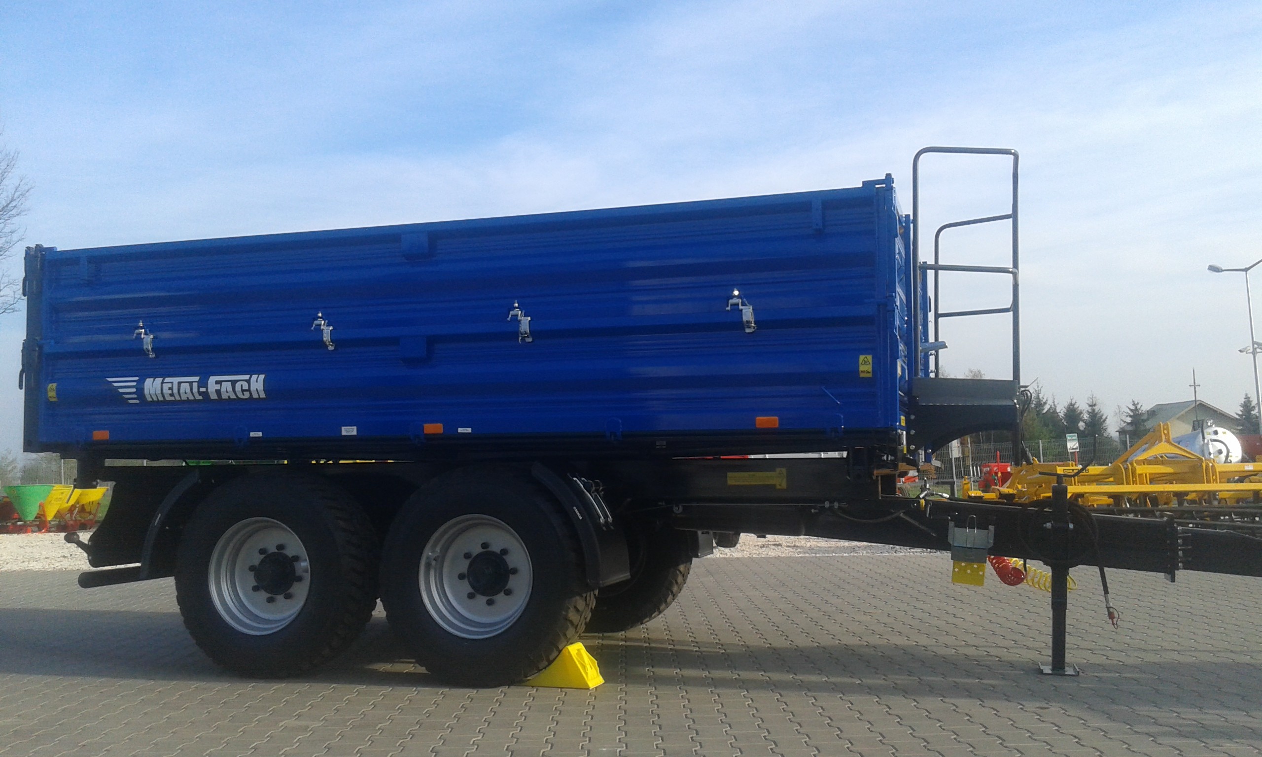 Przyczepa rolnicza ciężarowa firmy Metal-fach T730/1 8T — zdjęcie 1
