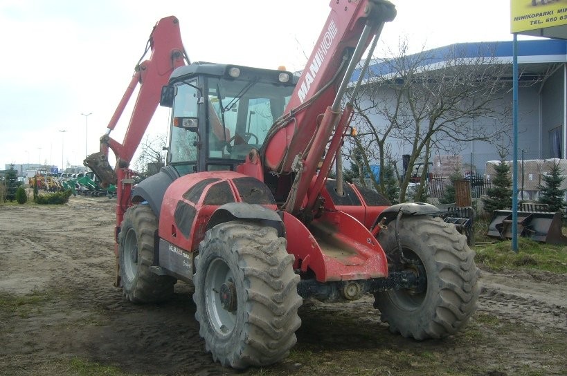 KOPARKO-ŁADOWARKA TELESKOPOWA MANITOU MLB 625 T — zdjęcie 3