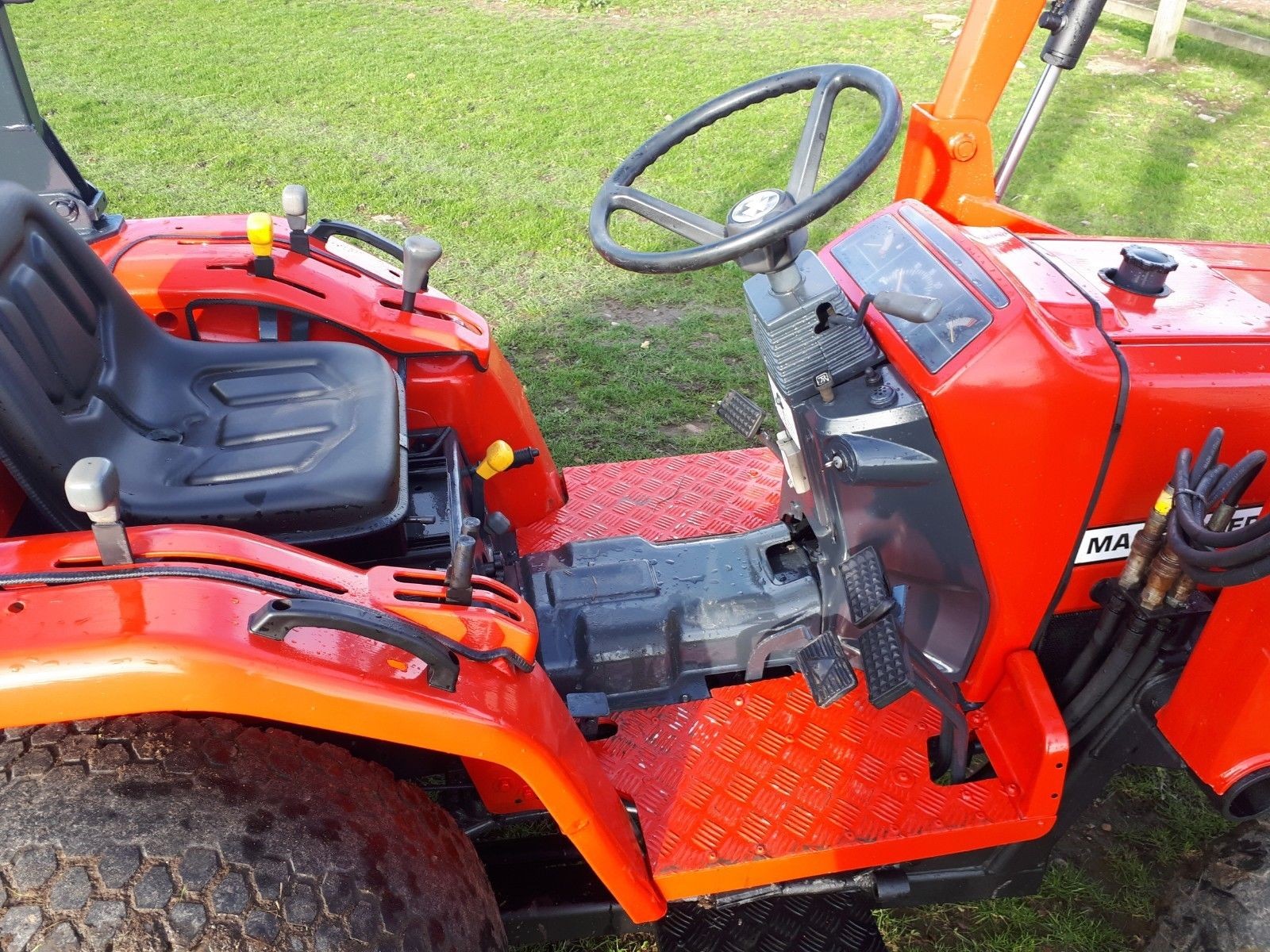 Ciągnik Massey Ferguson 1234MF5 - stan bardzo dobry  — zdjęcie 4