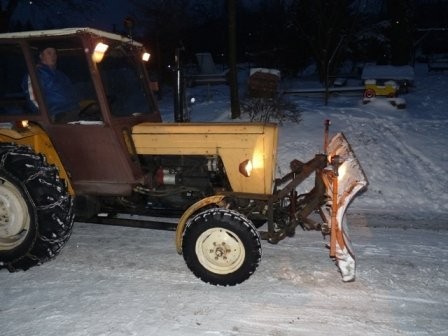 Sprzedam C 360 z pługiem do śniegu i koparką — zdjęcie 6