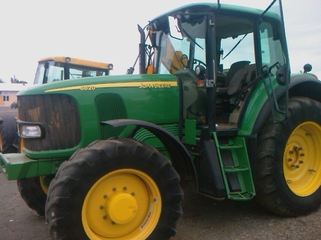 JOHN DEERE 6820  2004 ROK — zdjęcie 2