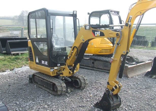 Minikoparka CAT 301.8 C z roku 2011 - nowa — zdjęcie 1