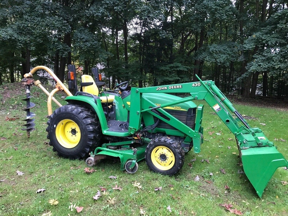 Ciągnik rolniczy John Deere 43IO +akcesoria — zdjęcie 1