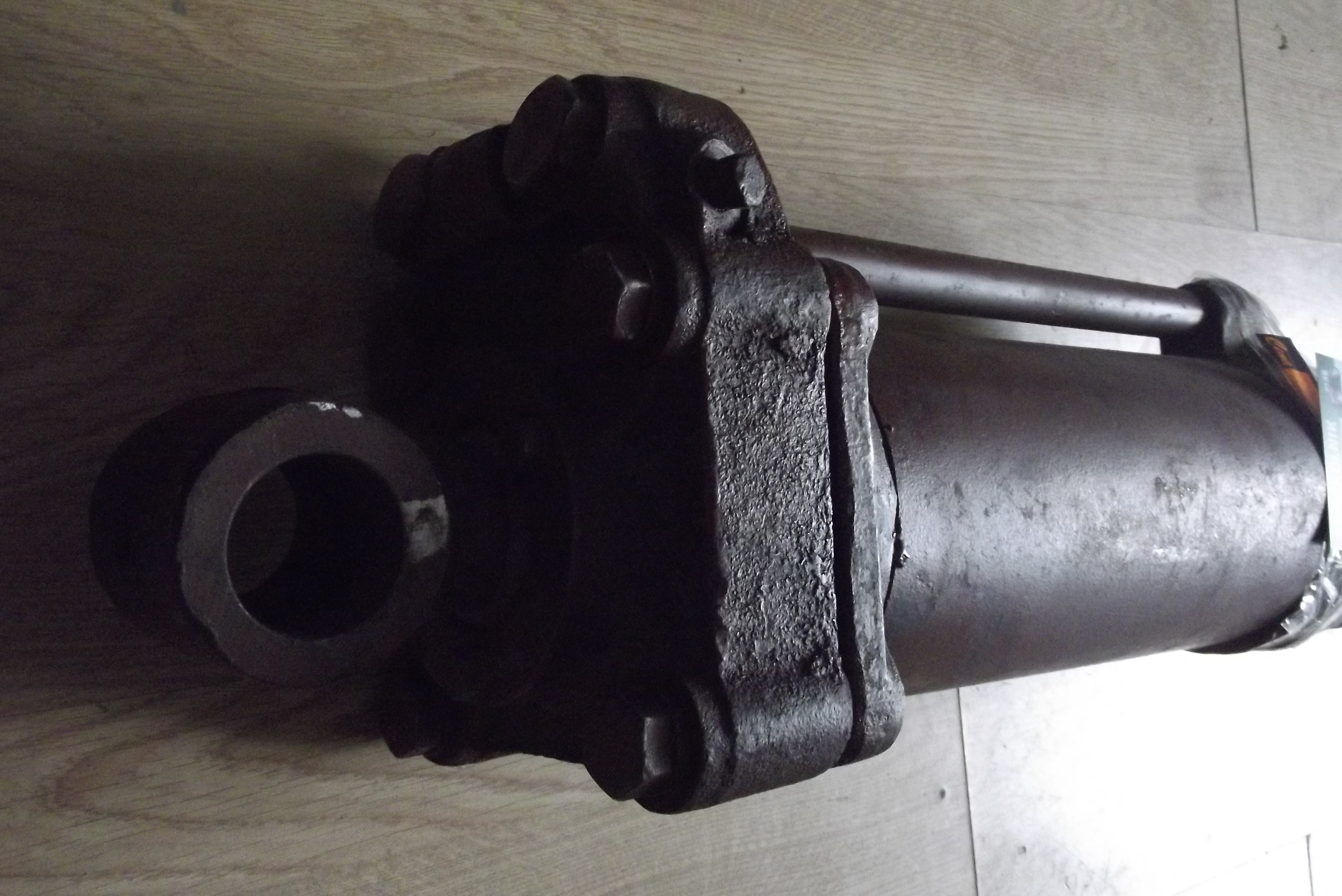 Siłownik podnośnika T 150 ORYGINAŁ — zdjęcie 2