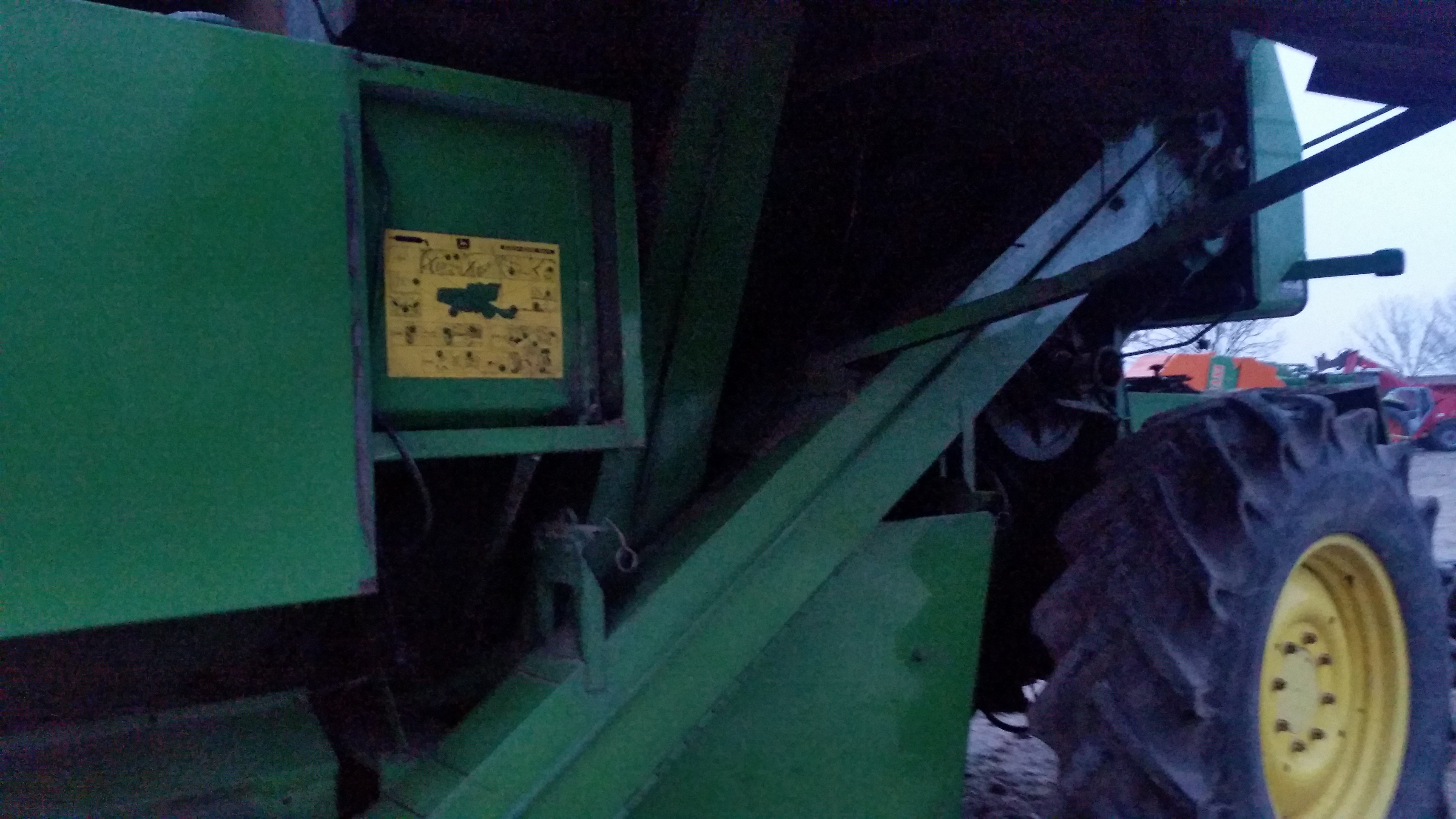 John Deere 1065 kombajn bizon — zdjęcie 4