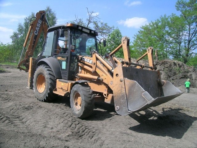 Koparko - ładowarka Case 580 Super R — zdjęcie 1