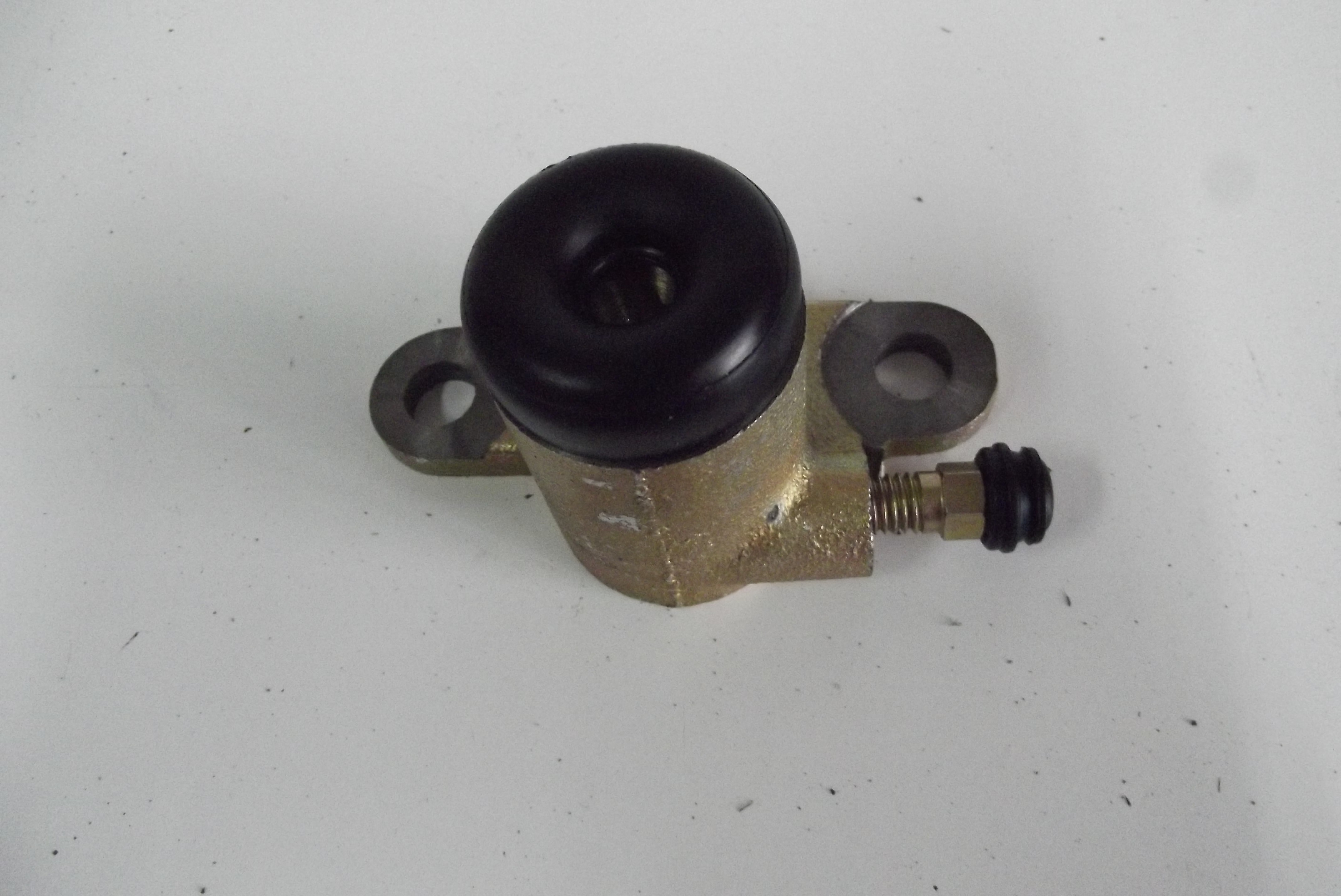 Cylinder hamulca lewy/prawy URSUS C 385 — zdjęcie 2