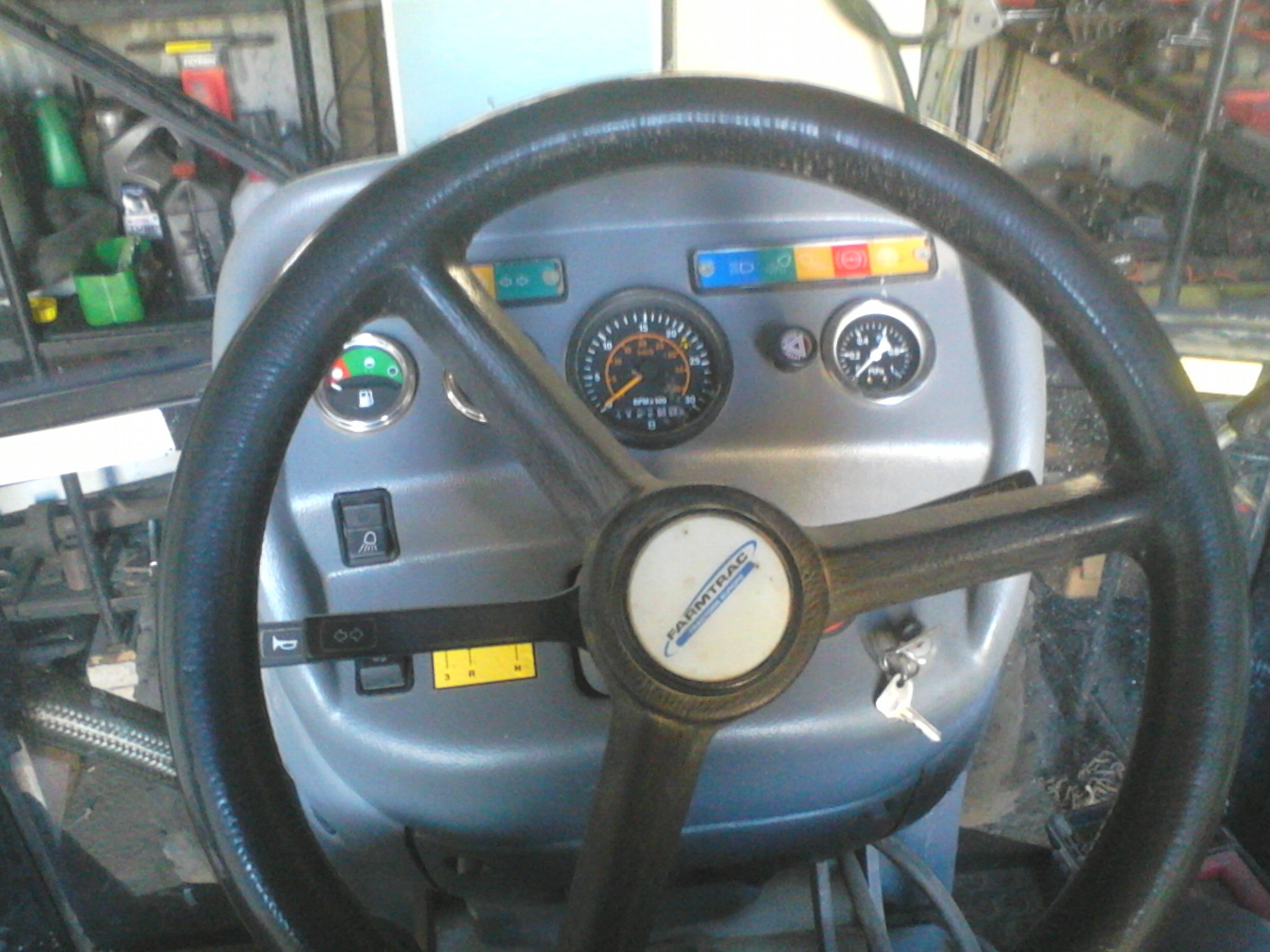 Ciagnik rolniczy Farmtrac 535 — zdjęcie 3