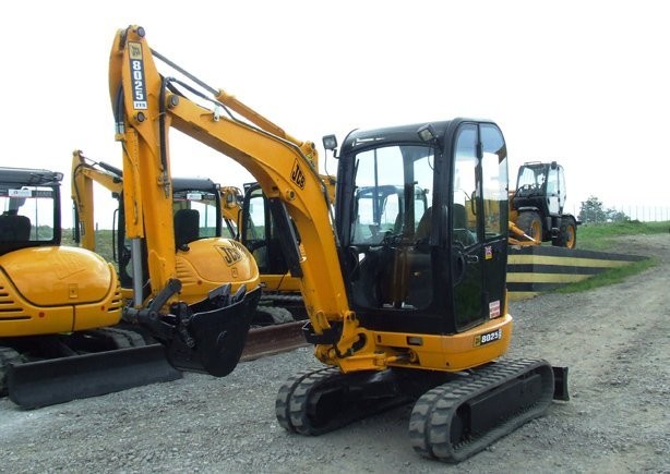 JCB 8025 ZTS z roku 2007- minikoparka — zdjęcie 2