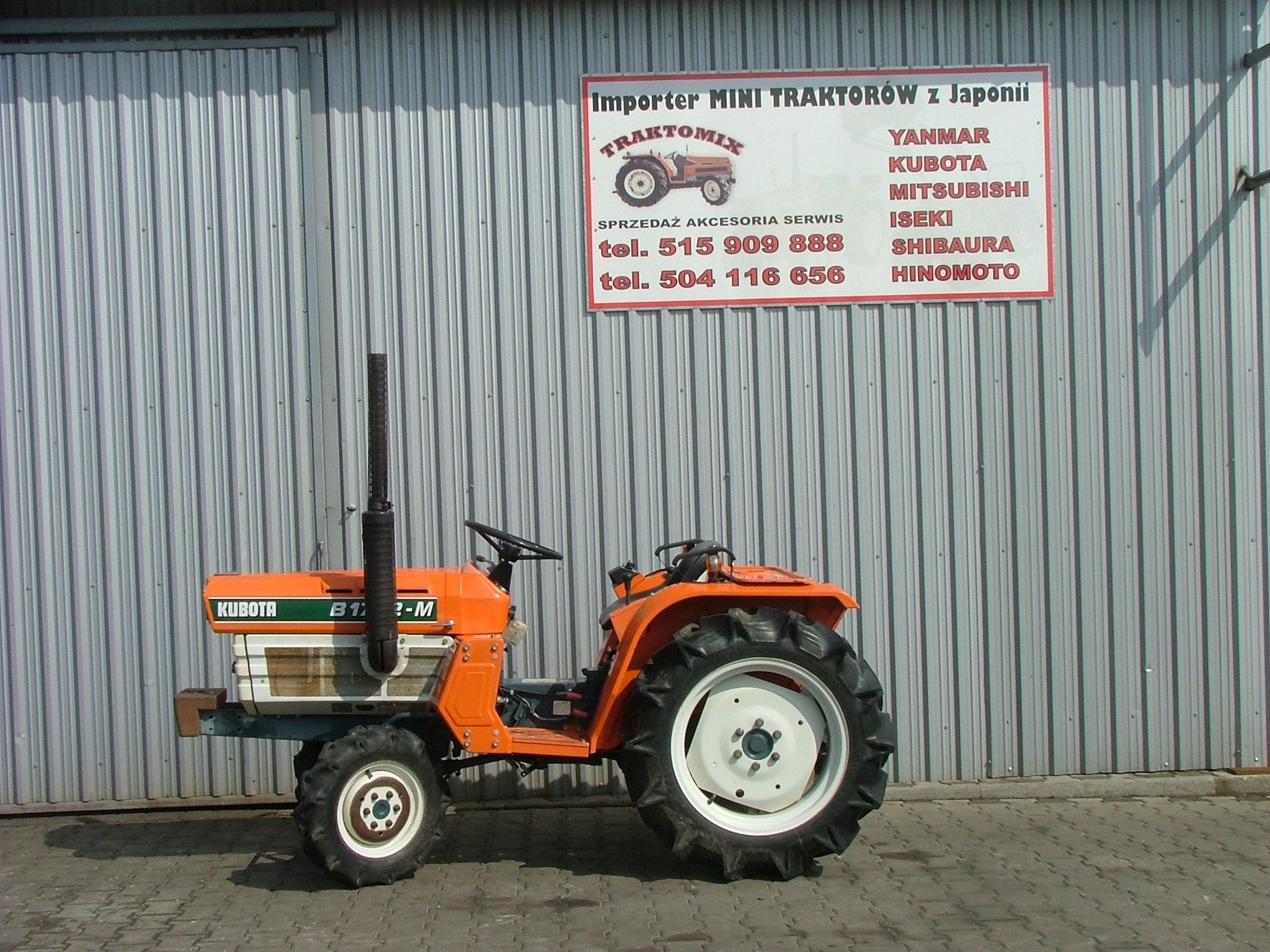 Mini traktorek Kubota B1702-M, 4x4, 17KM — zdjęcie 1
