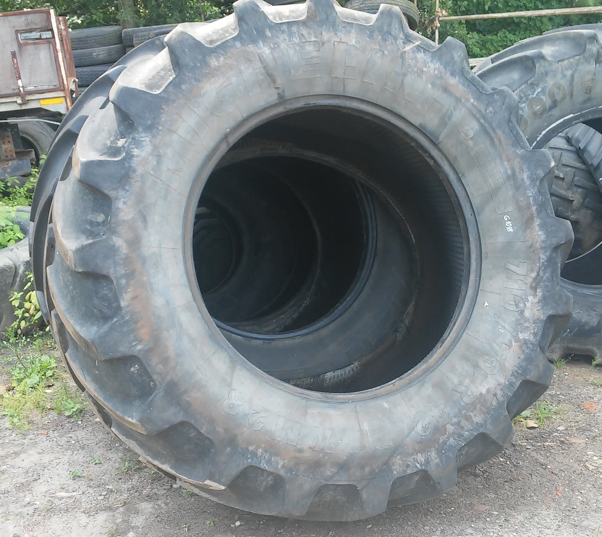 (G1018) Opona 710/70 R42 Michelin XM128  — zdjęcie 2
