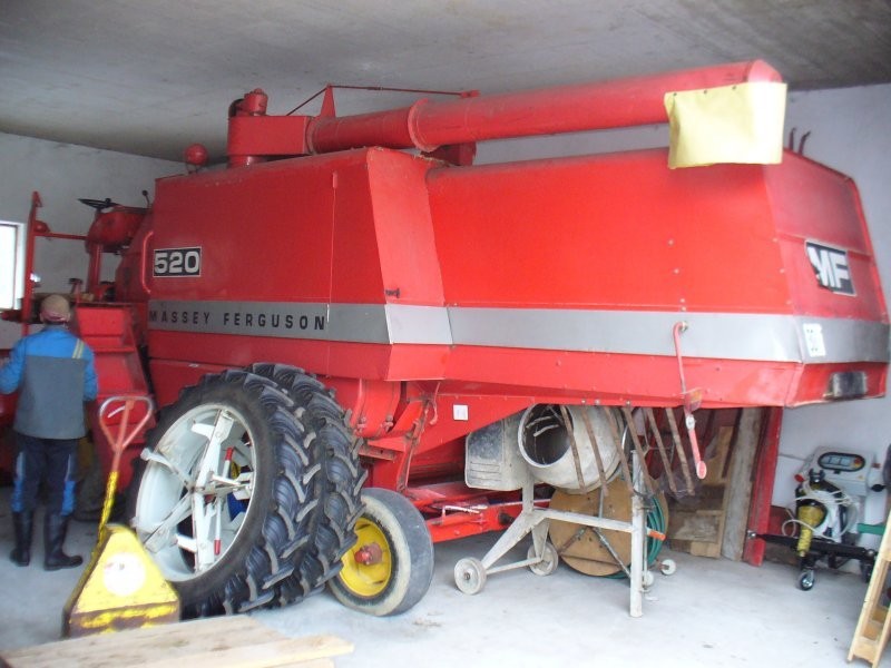 Kombajn zbożowy MF-520 — zdjęcie 1