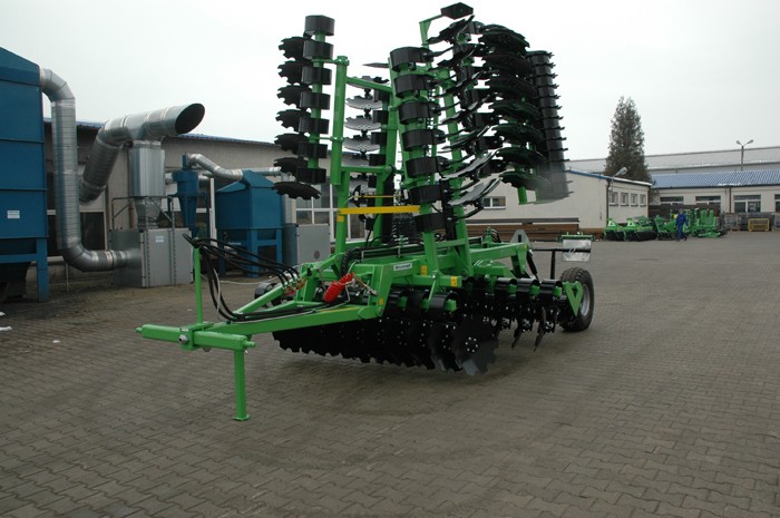 Brona półzawieszana talerzowa hydraulicznie składana  BOMET — zdjęcie 2