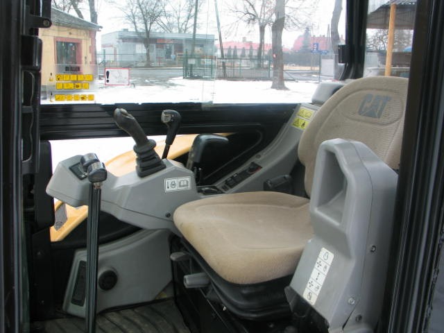 CAT 3025C z 2008 roku — zdjęcie 7