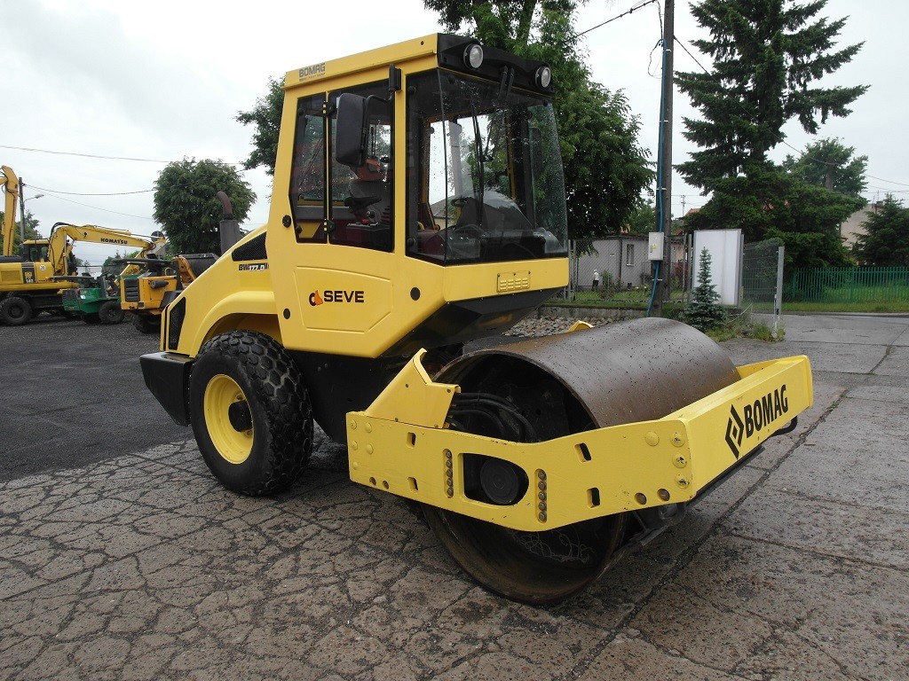 Walec drogowy Bomag BW177 stal/guma waga 8 ton, tylko 1790 h, 2007r  — zdjęcie 4