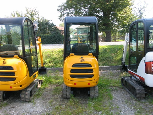 Sprzedam minikoparkę JCB 8016 - 2008 rok — zdjęcie 2