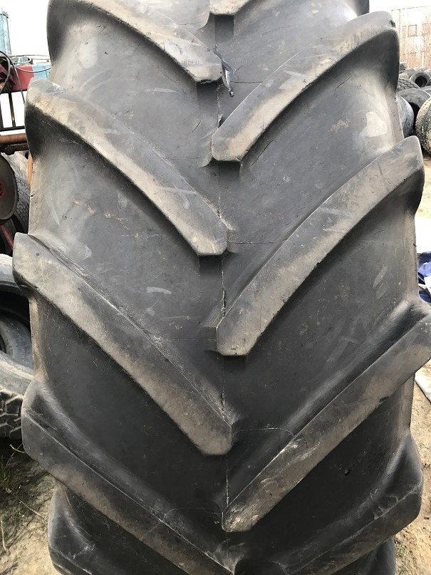 710/70/R38 Michelin — zdjęcie 2