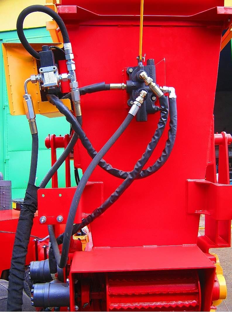 Rębak tarczowy na podwoziu leśnym,  65HP, 4 noże tnące, BóBR 92 PROFI — zdjęcie 8