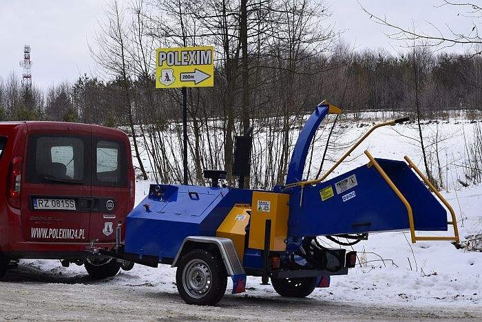 Rębak tarczowy z silnikiem Diesla 4 cylindry:  moc 40 KM. Hydraulika — zdjęcie 1