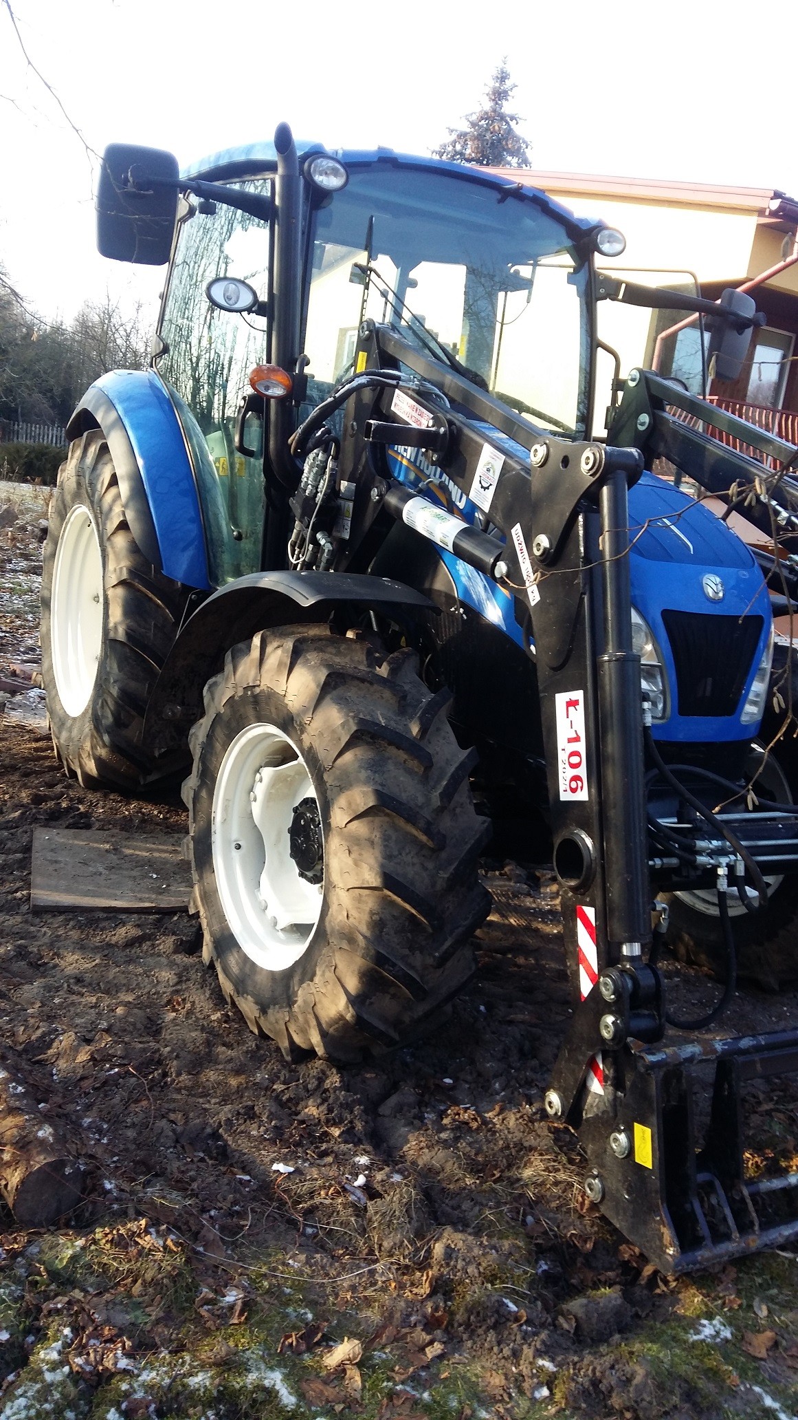 Ciągnik rolniczy NEW HOLLAND — zdjęcie 4