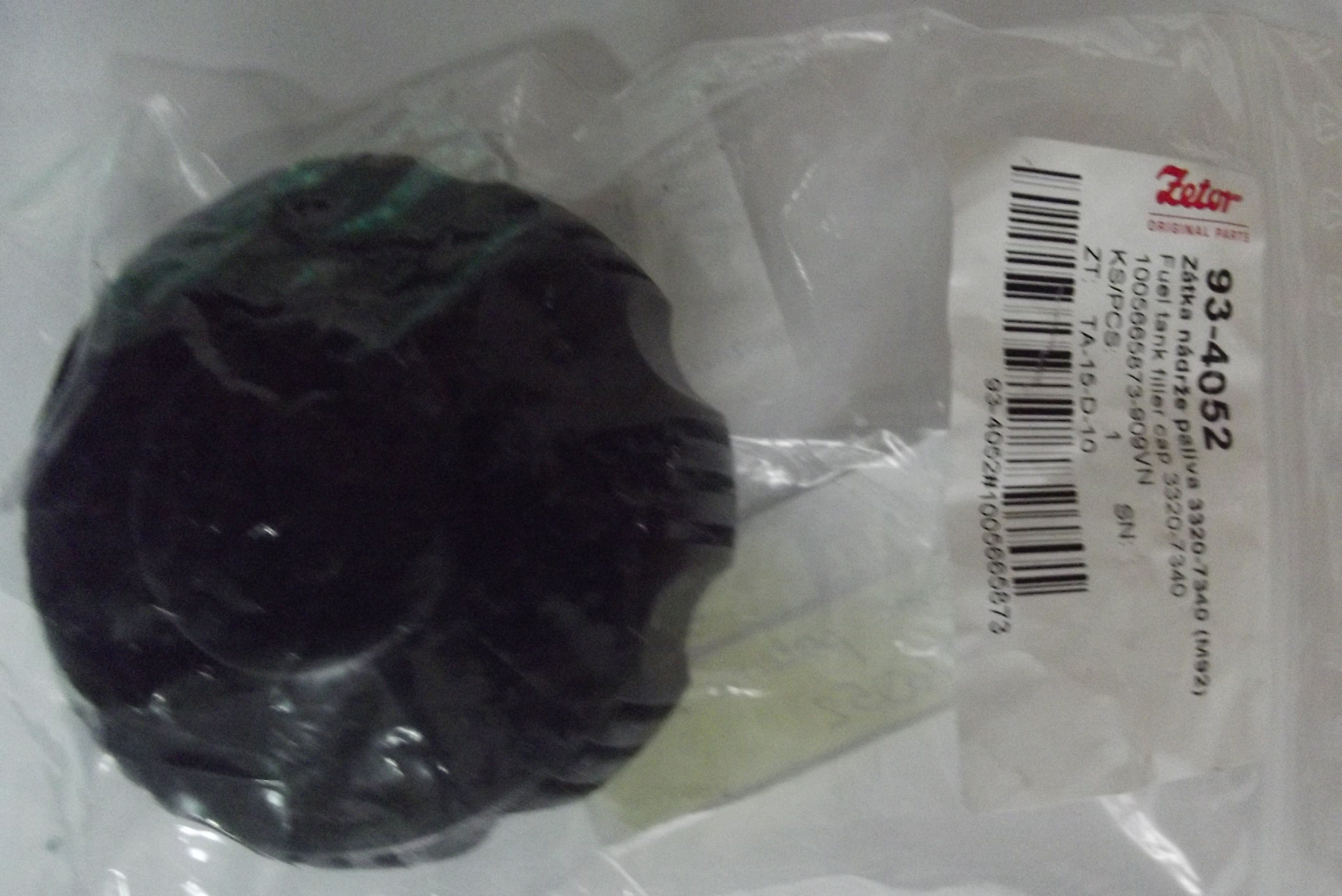 Korek wlewu paliwa Zetor 3320-7340, 3321-7341 plastikowy zbiornik pali — zdjęcie 2