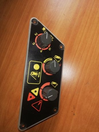 Panel podnosnika EHR Massey Ferguson 8210,8220,8240,8250,8260,8270 — zdjęcie 1