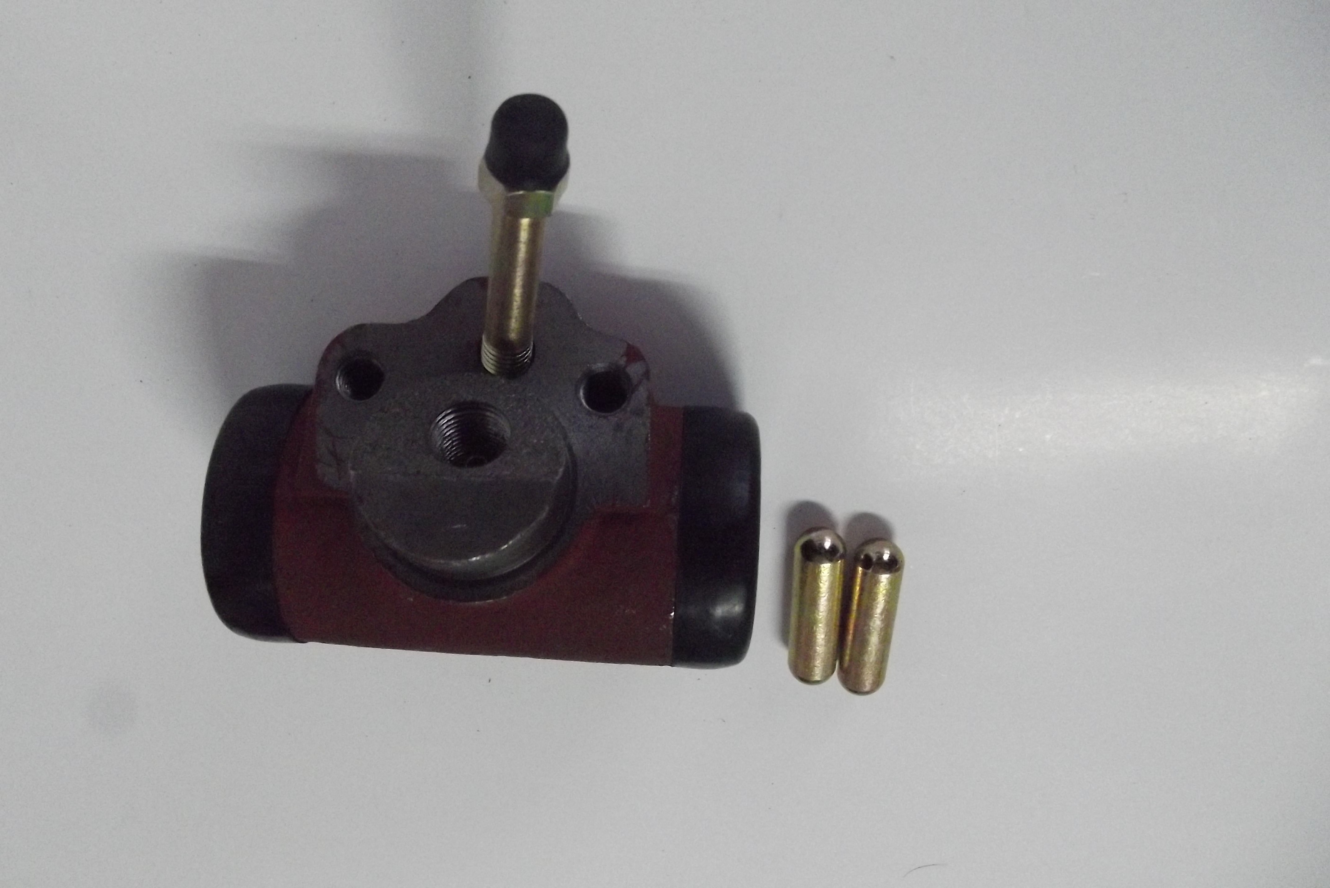 Cylinder hamulcowy URSUS C 360 — zdjęcie 2