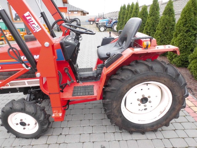 Yanmar F 16 4x4 16KM + ładowacz czołowy tur łyżka krokodyl — zdjęcie 3