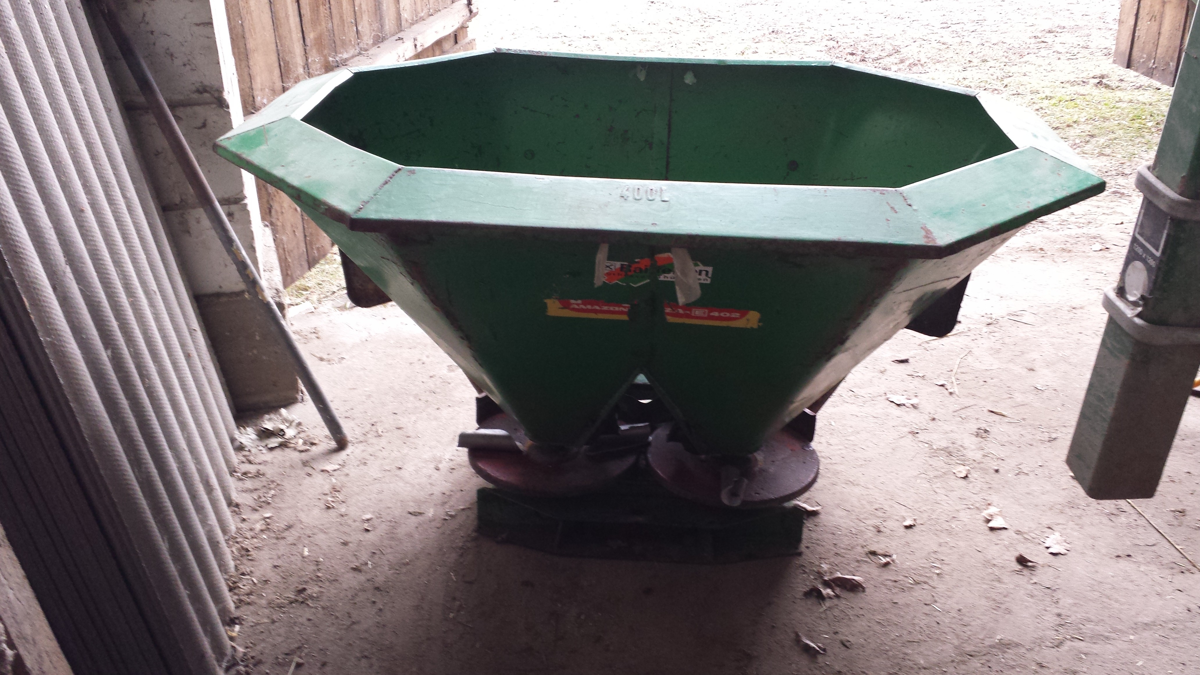Rozsiewacz Amazone ZA-E 402. 400 litrów — zdjęcie 2