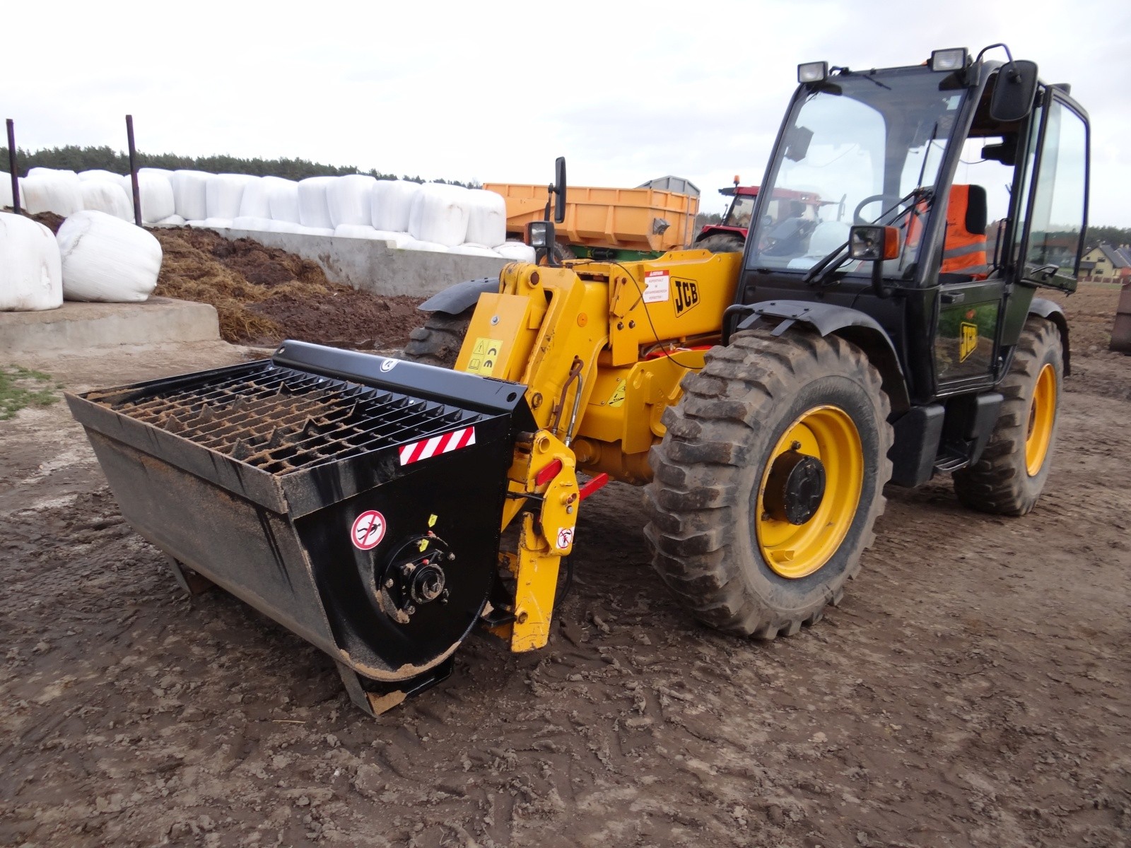 Mieszalnik ( łyżka ) do betonu do ładowarki teleskopowej Manitou, JCB — zdjęcie 6