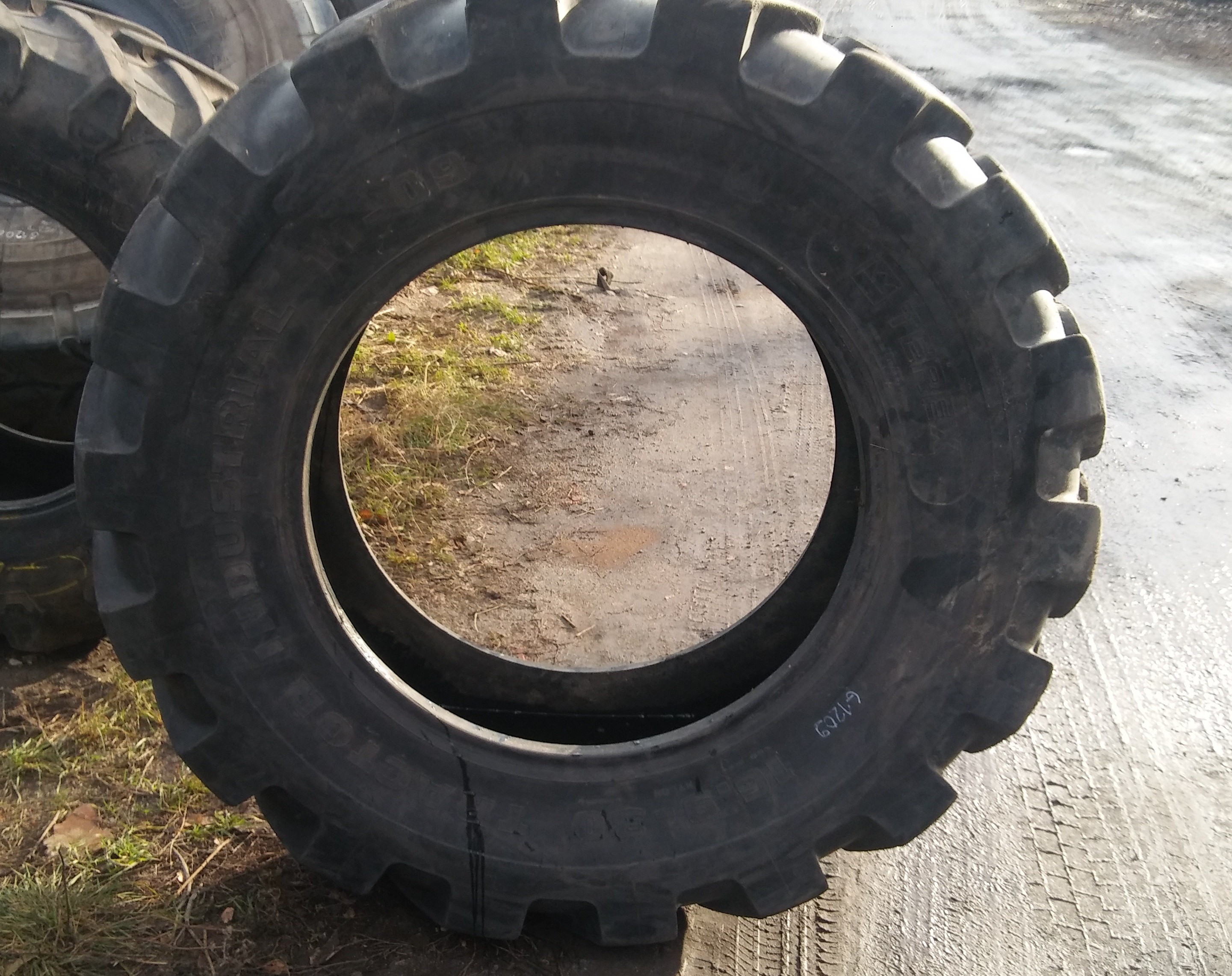 (G1209) Opona 16.9-30   — zdjęcie 2
