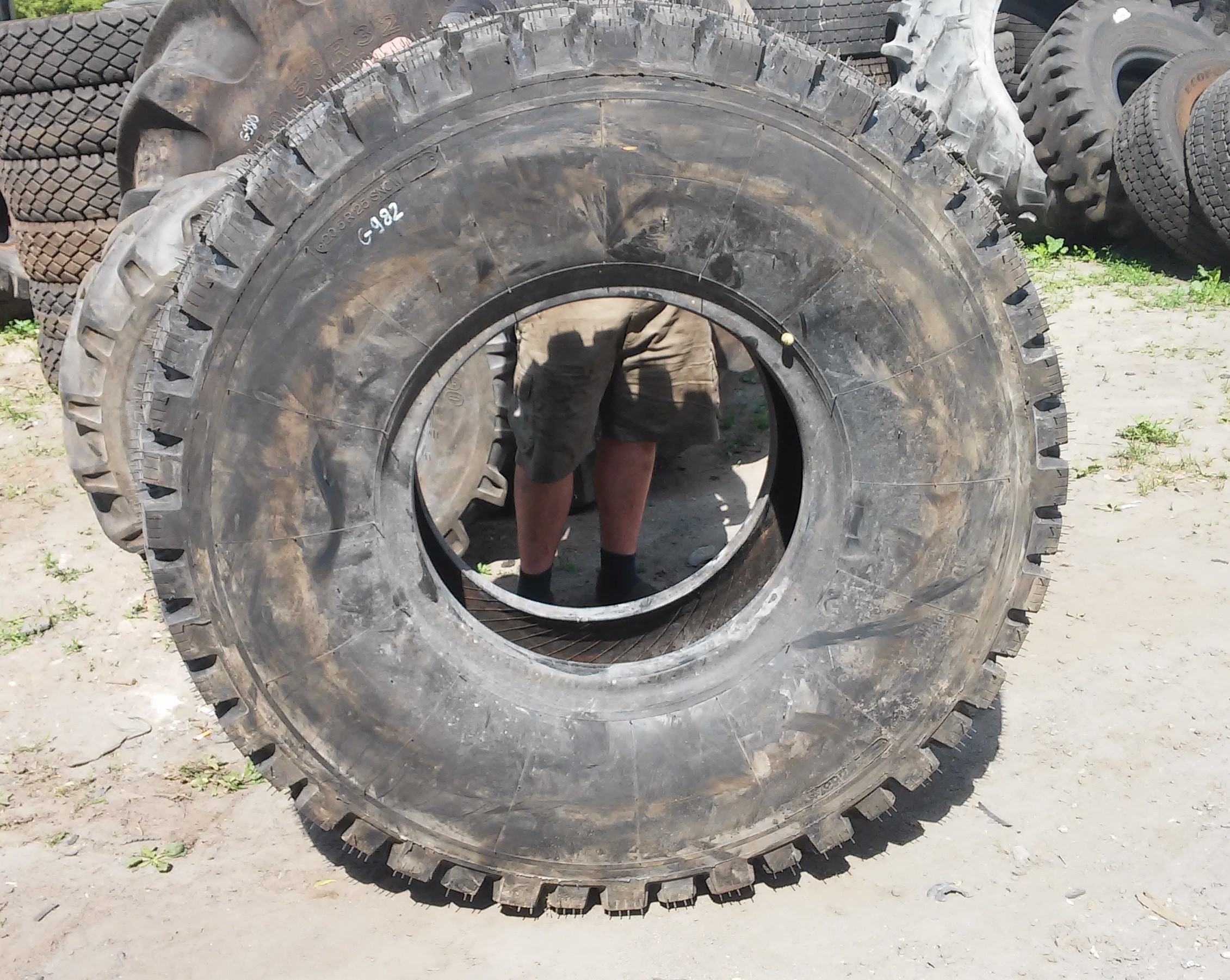 (G982) Opona 20.5 R25 Snow — zdjęcie 2