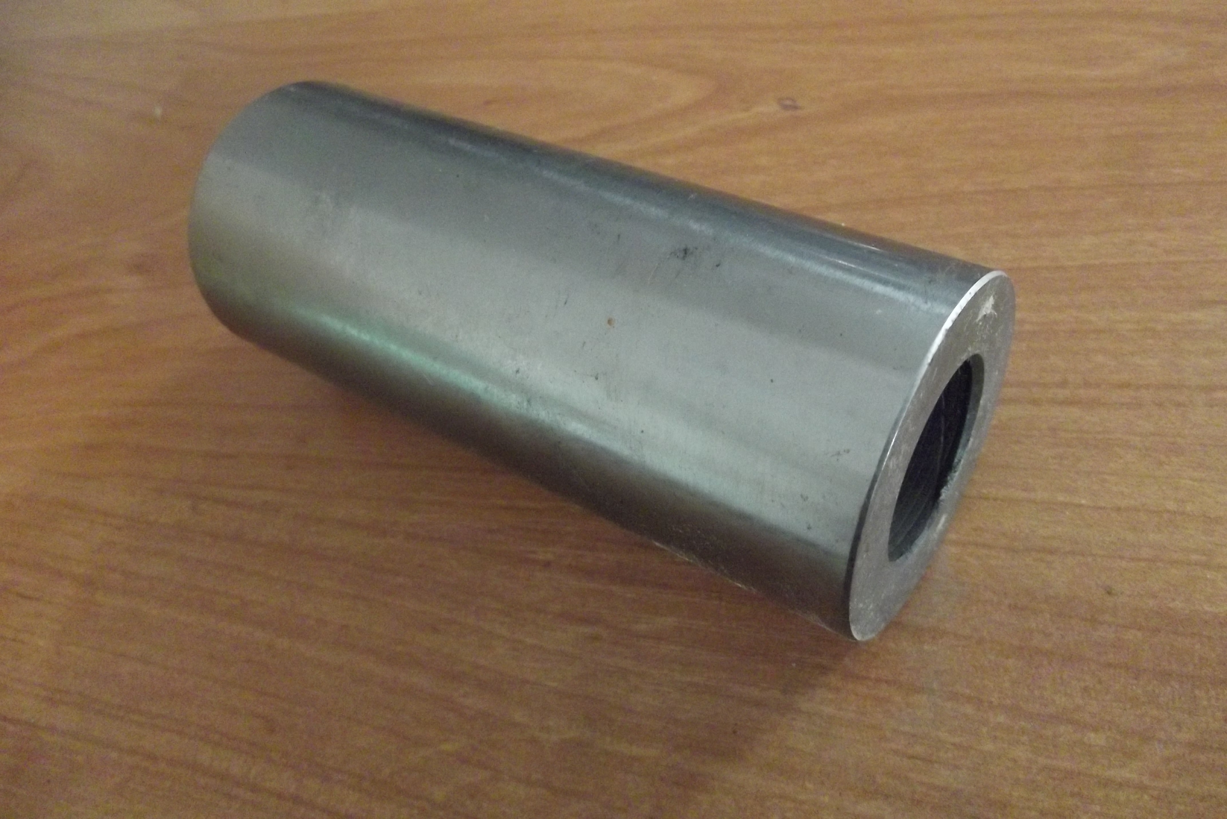 Sworzeń tłoka T 150 ORYGINAŁ — zdjęcie 1