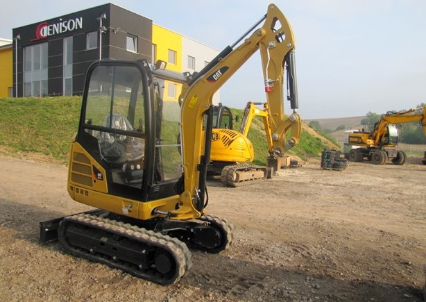 Minikoparka CAT 302.4D z roku 2013 — zdjęcie 2