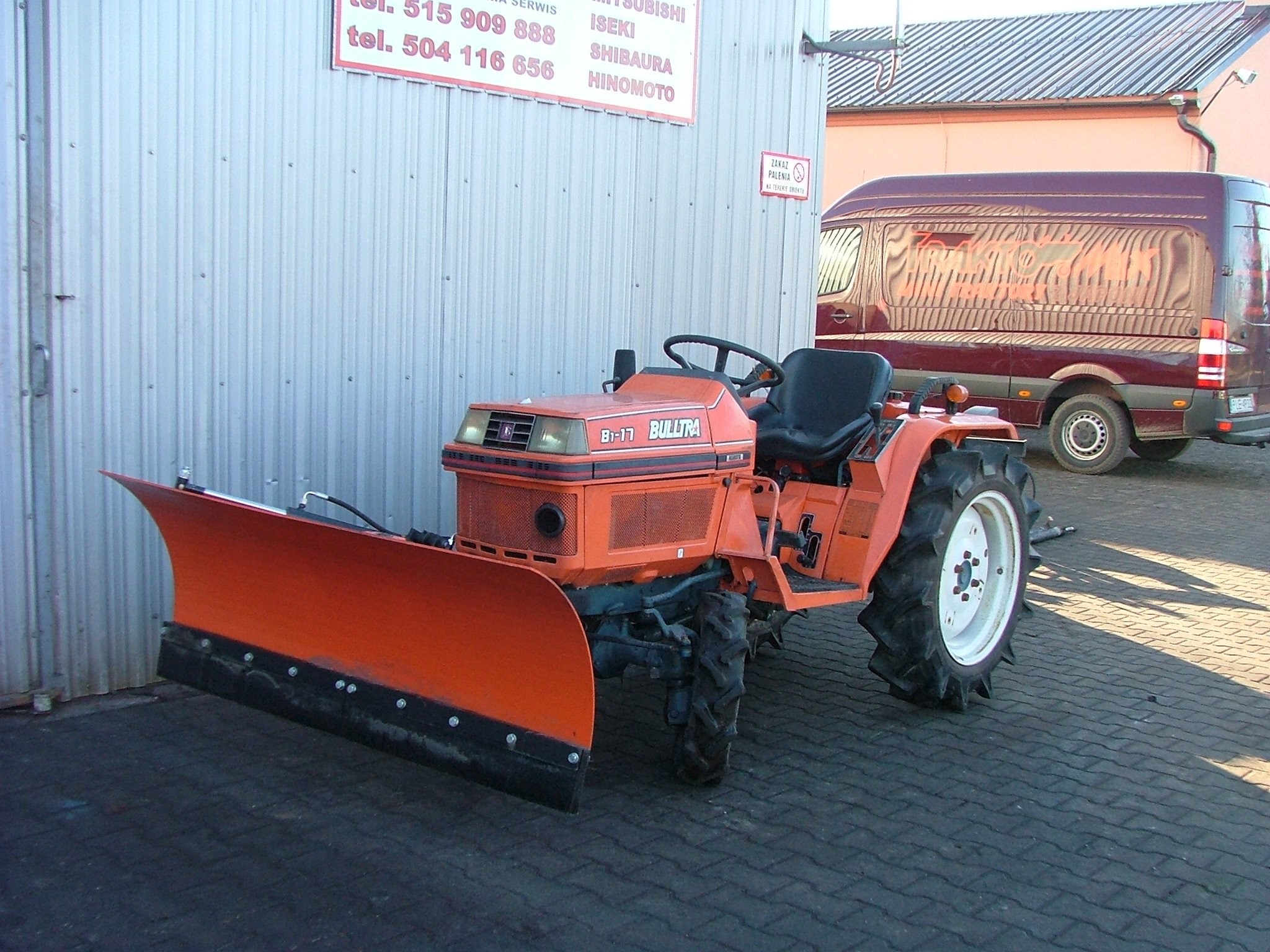 Kubota B1-17 Bultra z pługiem do śniegu - 1992 — zdjęcie 2