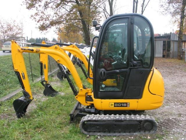 Sprzedam JCB 8018 2011 - dwie sztuki do wyboru — zdjęcie 1