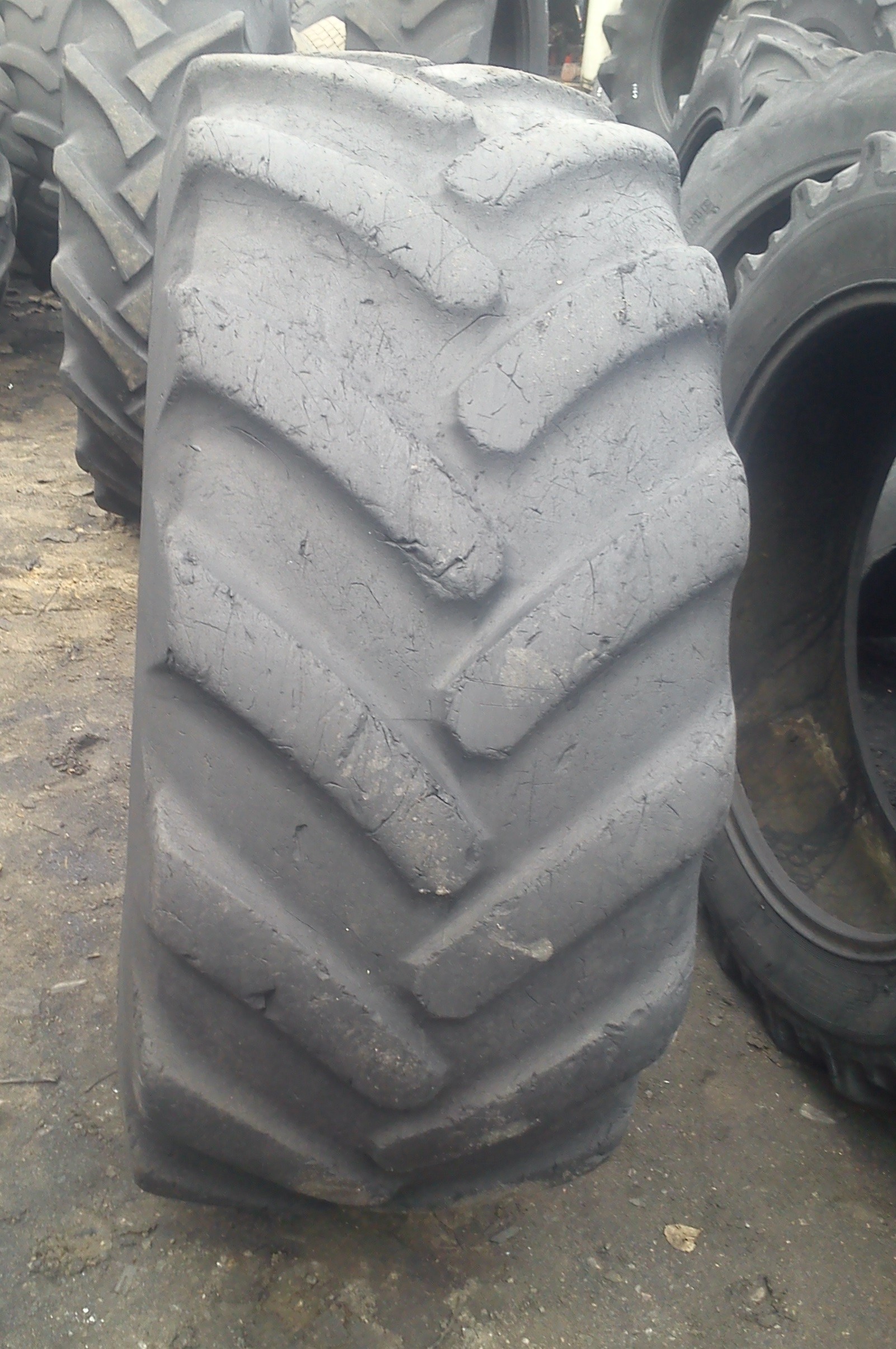 (G924) Opony 500/75 R24 Michelin XM725 — zdjęcie 1