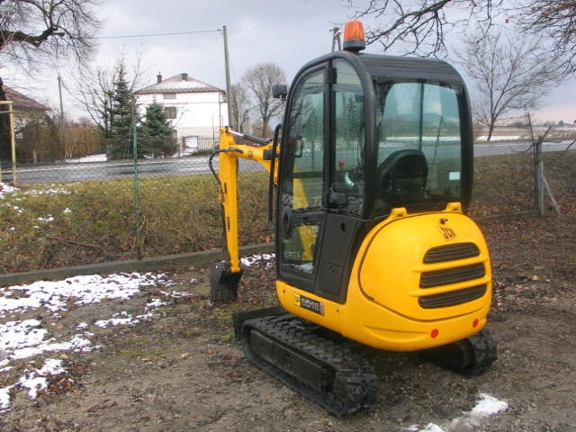 JCB 801.8 z 2011 roku — zdjęcie 2