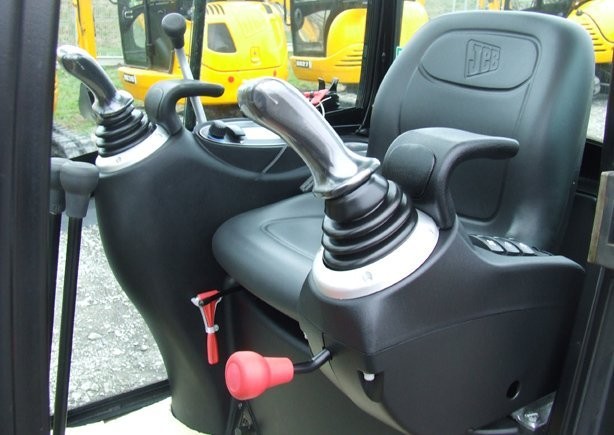Minikoparka gąsienicowa JCB 8016 CTS- demo.. — zdjęcie 4