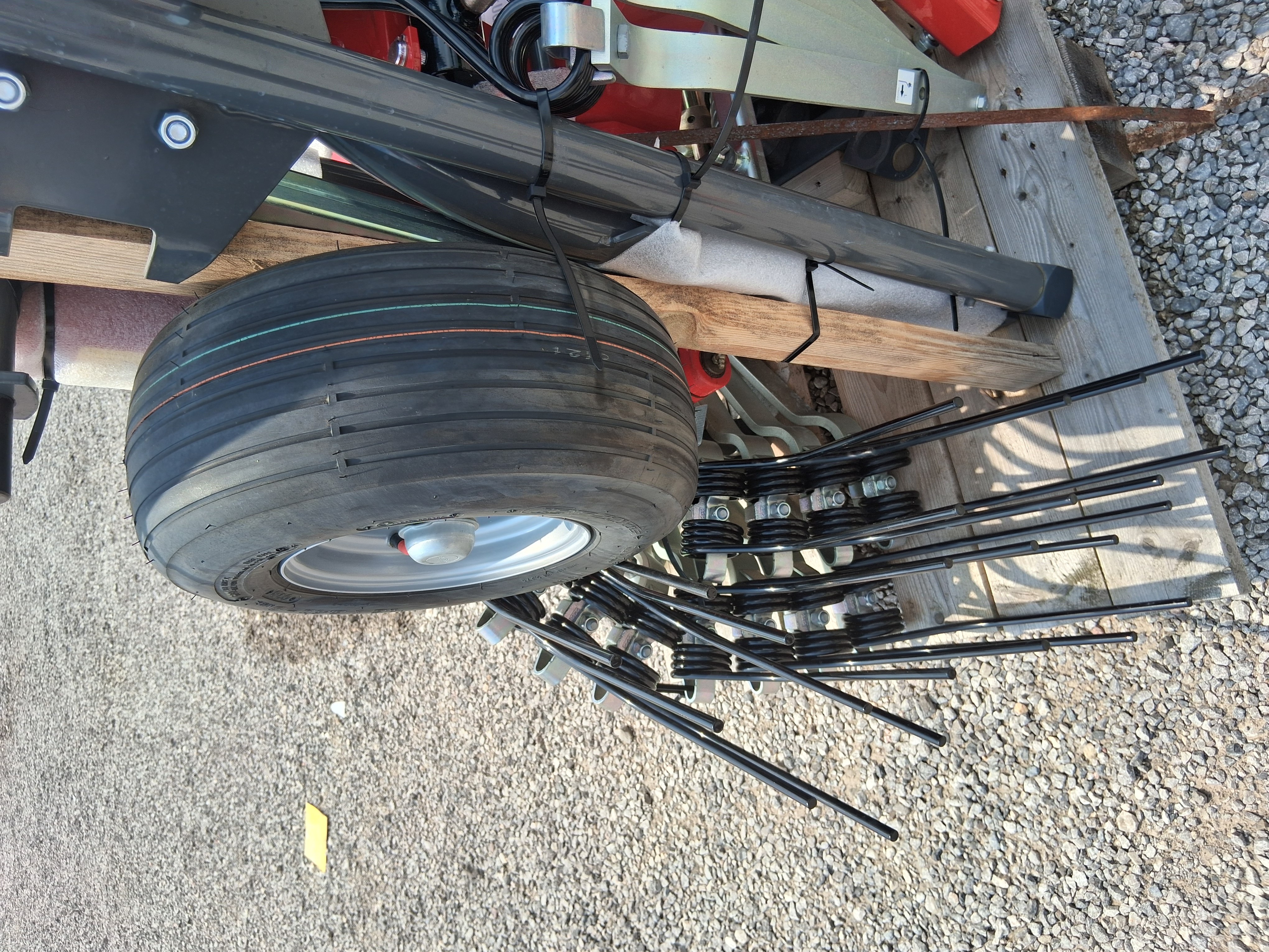Przetrząsacz zawieszany Massey Ferguson TD 776 DN — zdjęcie 5