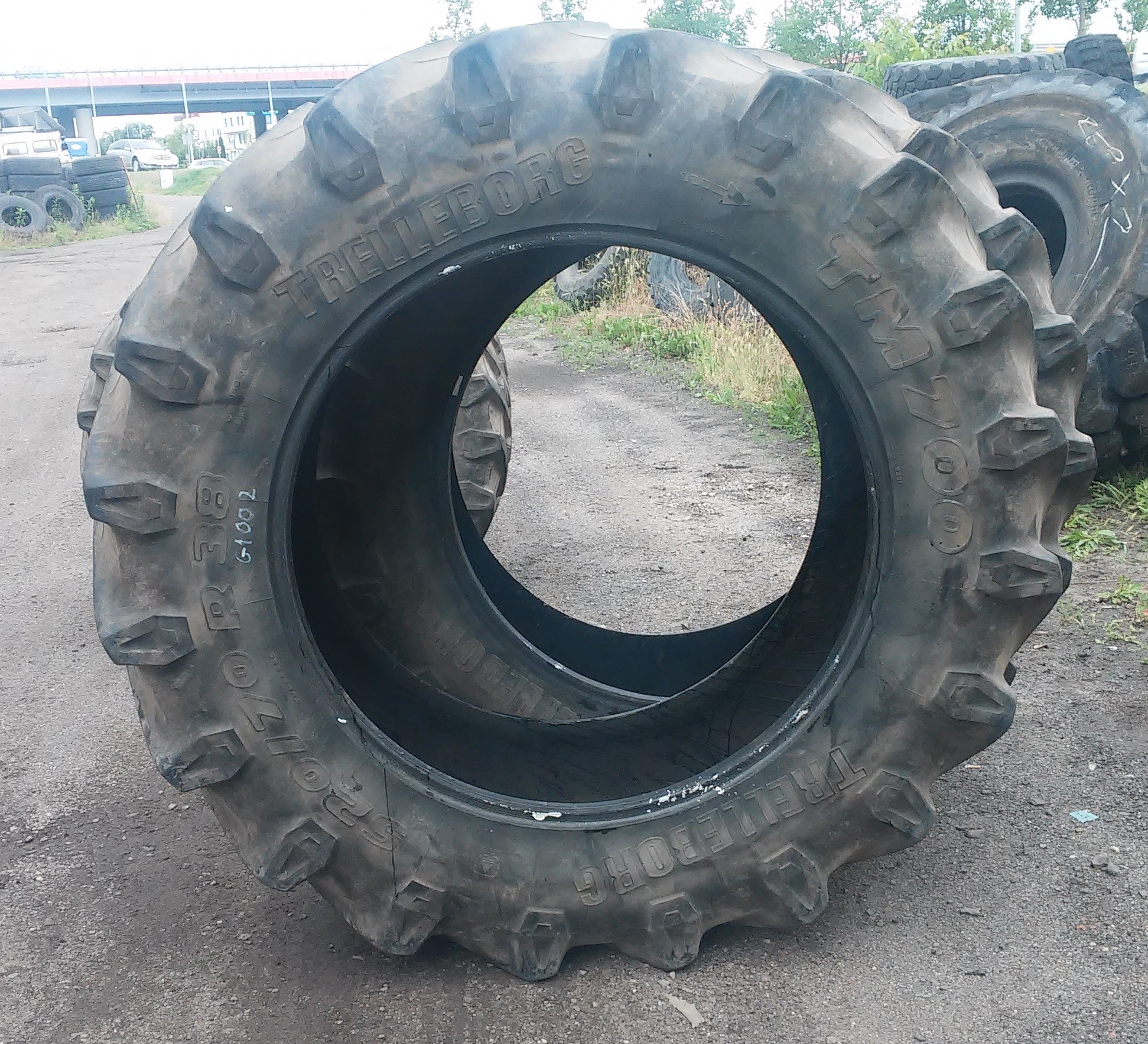 (G1003) Opona 520/70 R38 Trelleborg — zdjęcie 2