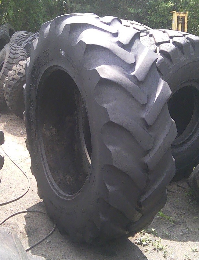 (G320) Opona 20.8 R38 Goodyear, Stomil — zdjęcie 2
