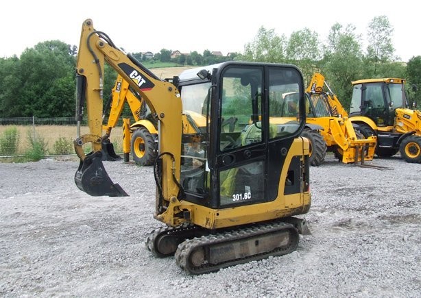 Mini koparka gąsienicowa CAT 301.6 C z roku 2007 — zdjęcie 1