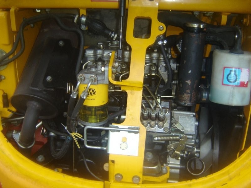 MINI KOPARKA-----JCB 8027 ZTS---- rok 2005 — zdjęcie 5