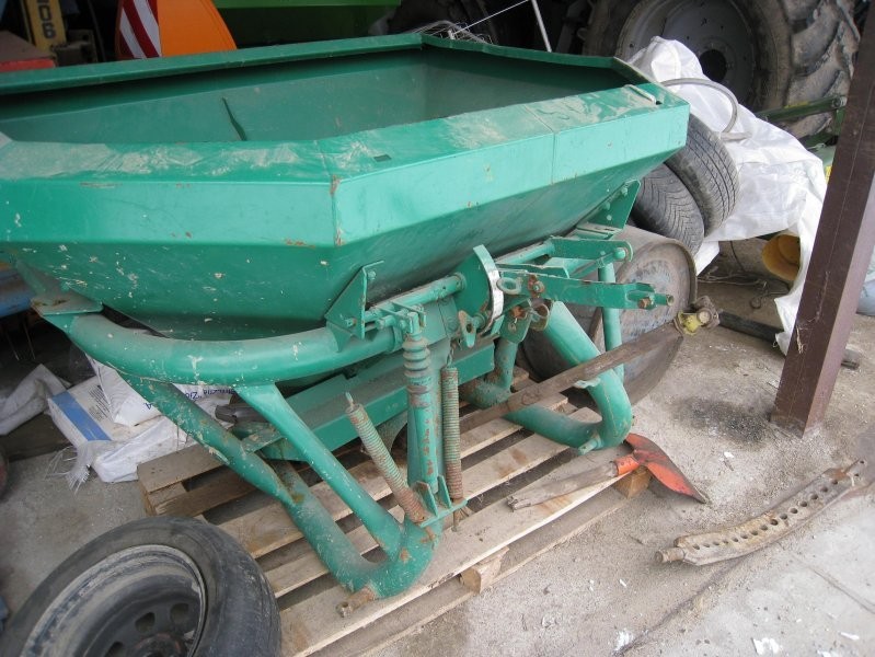 ROZSIEWACZ NAWOZÓW AMAZONE ZAF-803 — zdjęcie 2