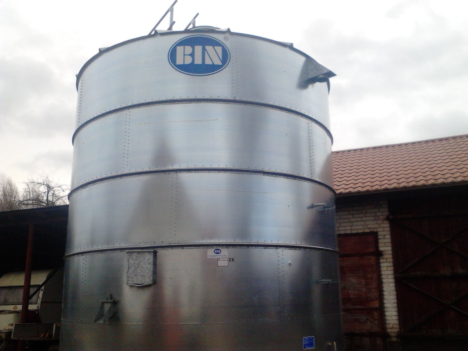 Sprzedam Silos BIN 60R + dmuchawa — zdjęcie 1