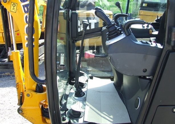 minikoparka JCB 8018, rok 2006 — zdjęcie 5