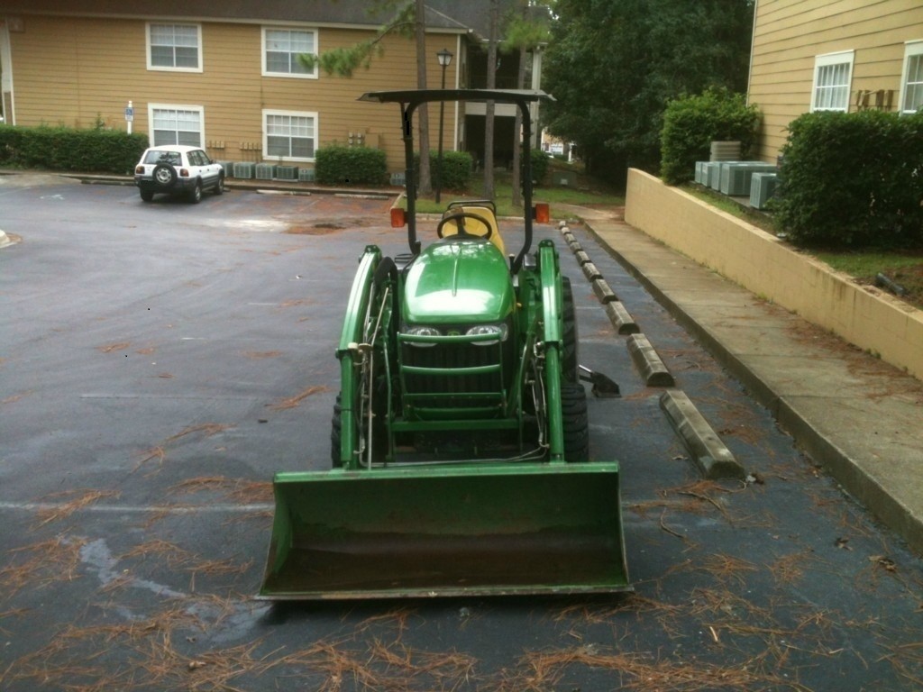 Ciągnik John Deere-3 3 2 0 — zdjęcie 3
