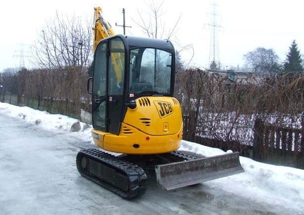 JCB 8025 ZTS z roku 2007 -mini koparka — zdjęcie 2