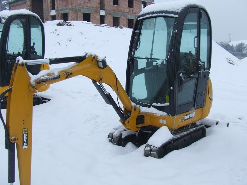 minikoparka JCB 8018. z roku 2010. — zdjęcie 1